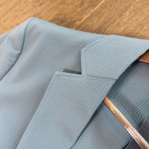 Vineyard Vines Seersucker On The Go Blazer - Gray/Blue - Picture 4 of 12